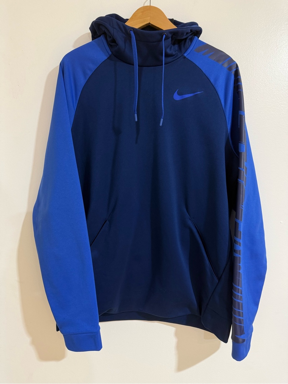 Nike Dri-FIT Blue Two-Tone Sleeve Graphic Pullover Hoodie (Men’s L)
